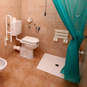 Camere: Bagno attrezzato per disabili